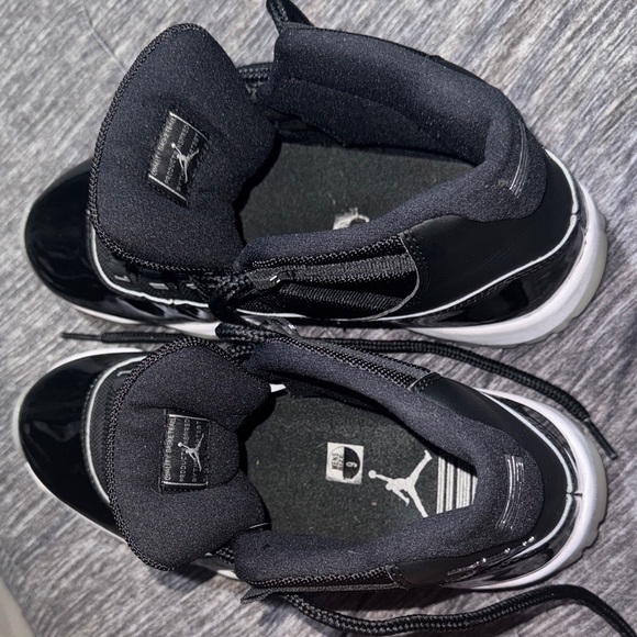 Jordan Kids Black and White Sneakers - Picture 9 of 12